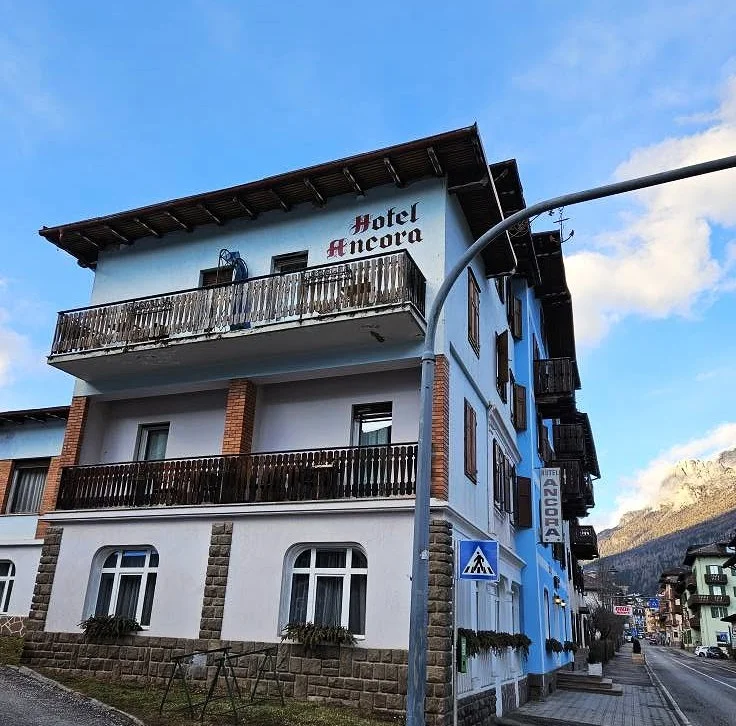 Hotel Ancora** _90